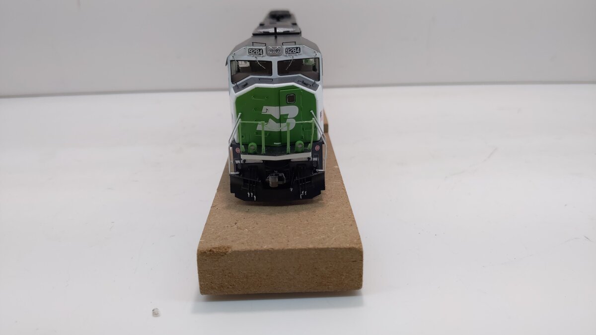Athearn G67354 HO Burlington Northern SD60M Diesel Locomotive w/ Sound #9284 NIB