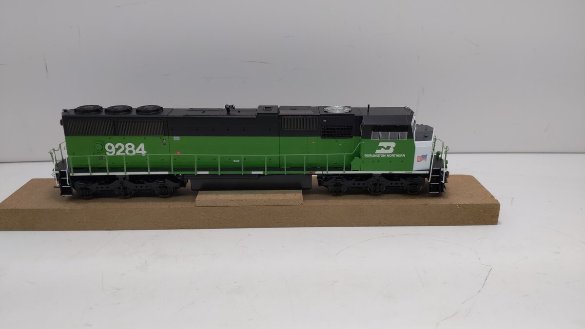 Athearn G67354 HO Burlington Northern SD60M Diesel Locomotive w/ Sound #9284 NIB