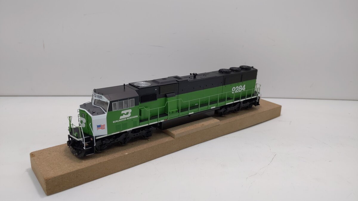 Athearn G67354 HO Burlington Northern SD60M Diesel Locomotive w/ Sound #9284 NIB