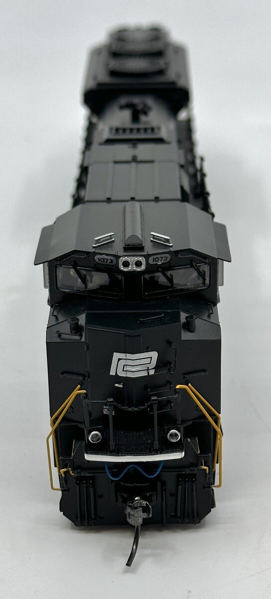 MTH 80-2268-0 HO Penn Central SD70ACe Diesel Locomotive #1073 - DCC Ready
