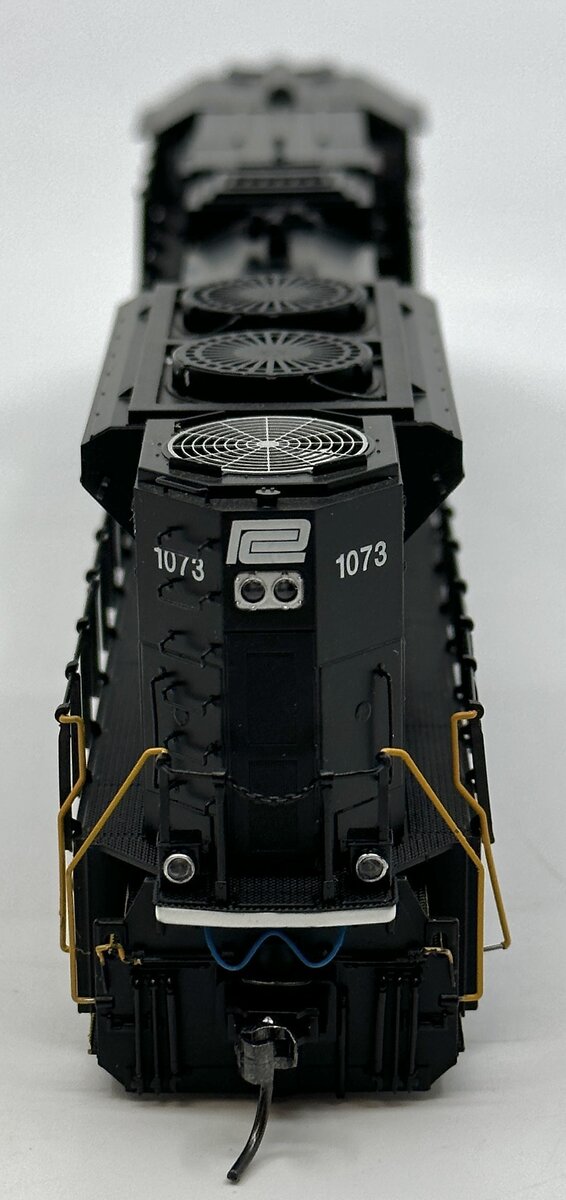 MTH 80-2268-0 HO Penn Central SD70ACe Diesel Locomotive #1073 - DCC Ready