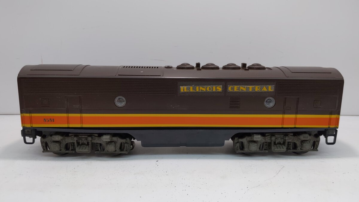 Lionel 6-8581 O Gauge Illinois Central F3 Dummy B Unit Diesel Locomotive LN/Box