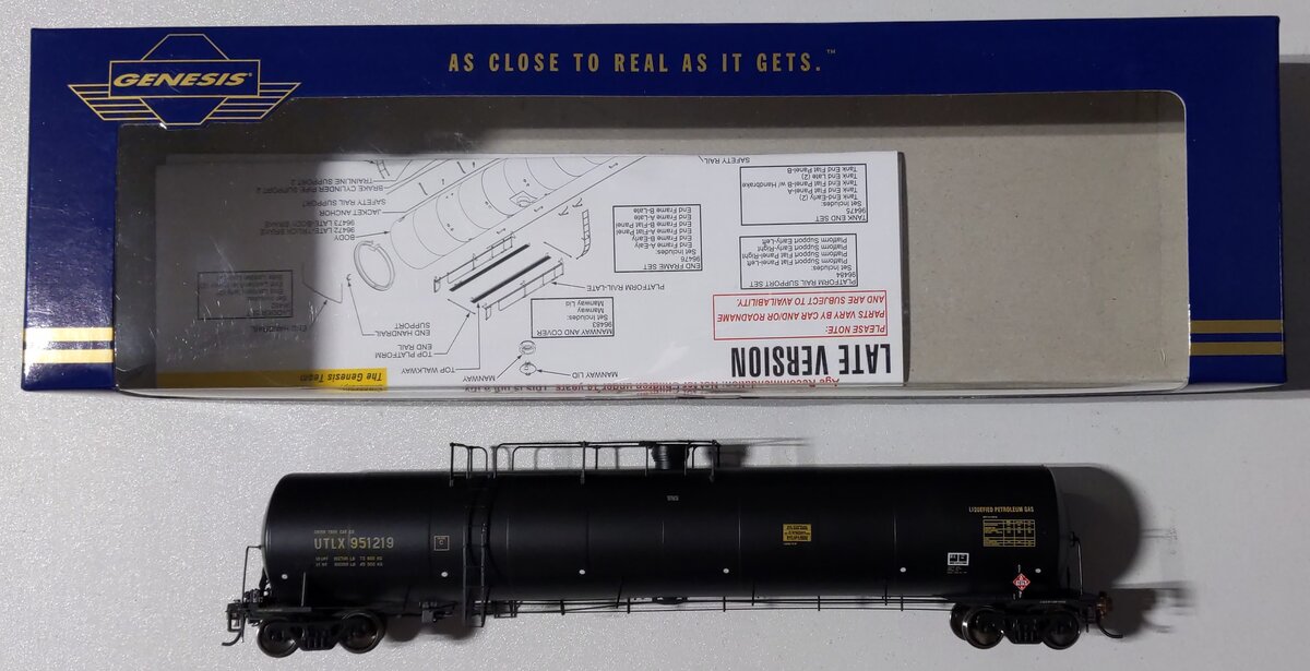 Athearn G68456 HO Scale Union Tank Car UTC 33k LPG Tank Car #951219