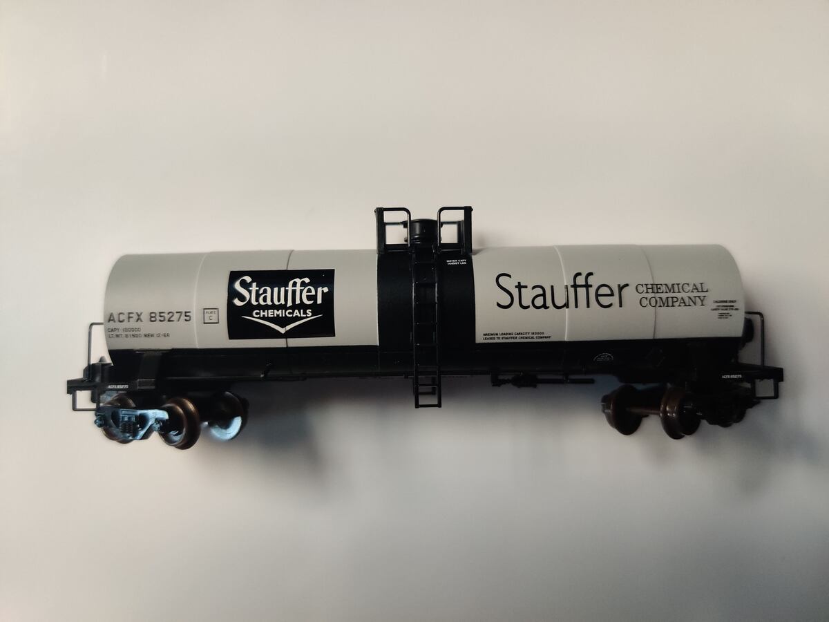 Atlas 40571 N Scale Stauffer Chemical 17,360 Gallon Tank Car #85275 LN/Box