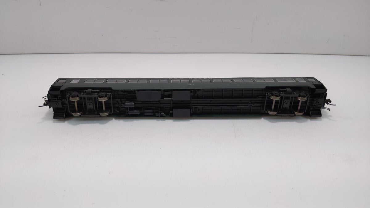Rapido Trains 109013 HO New Haven 10-Window Phase II Coach #8260 MT/Box