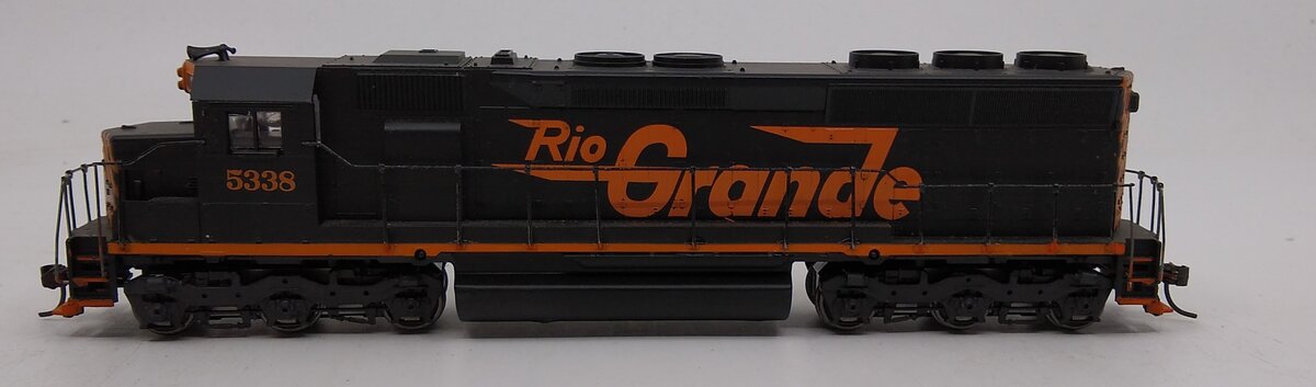 Athearn 98026 HO Scale Rio Grande SD45 Diesel Locomotive #5338 MT/Box