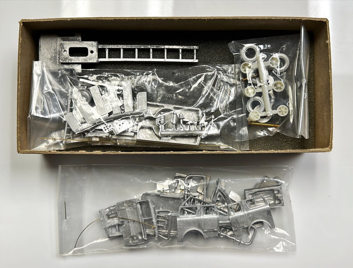 Lee Town 432-3203 HO Scale Mack 