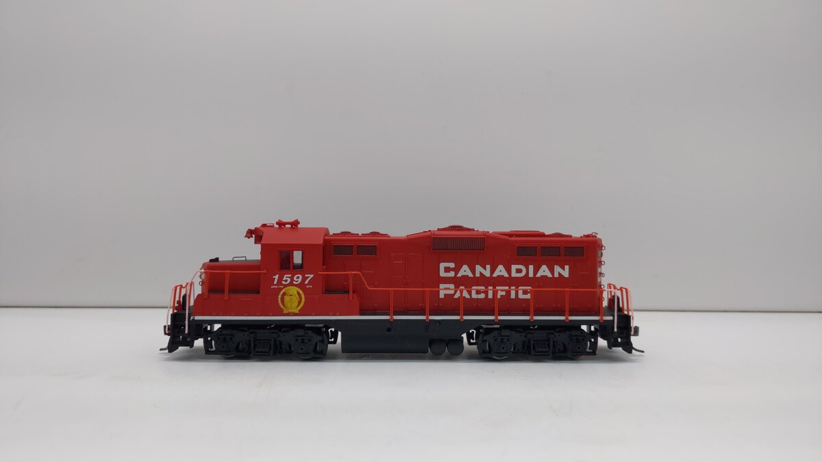 Walthers 931-135 HO Canadian Pacific EMD GP9M Standard DC #1597 LN/Box