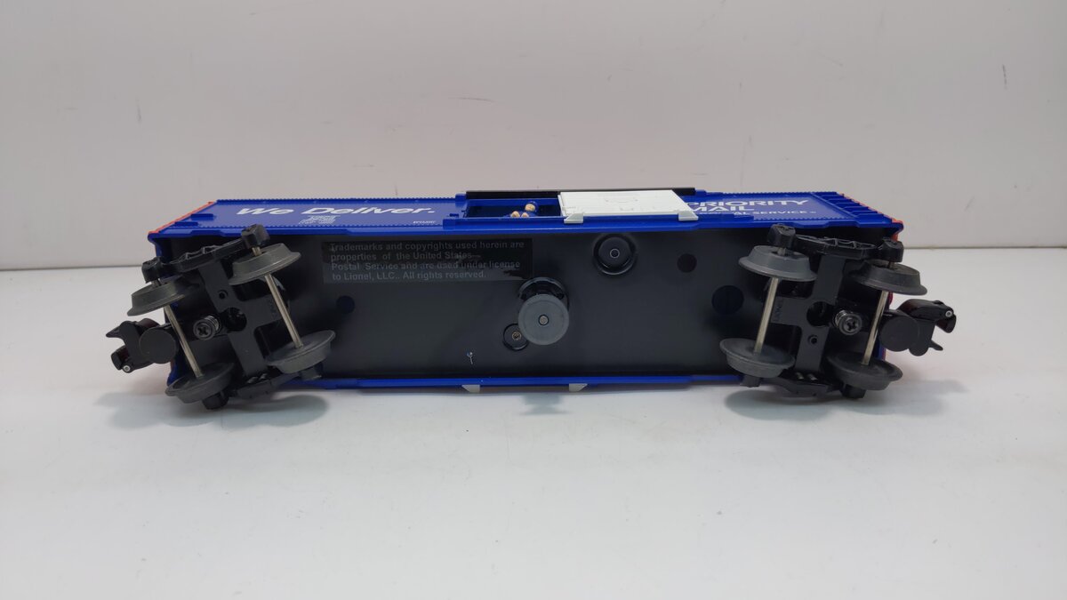 Lionel 6-26766 O Gauge Priority Mail Operating Boxcar LN/Box