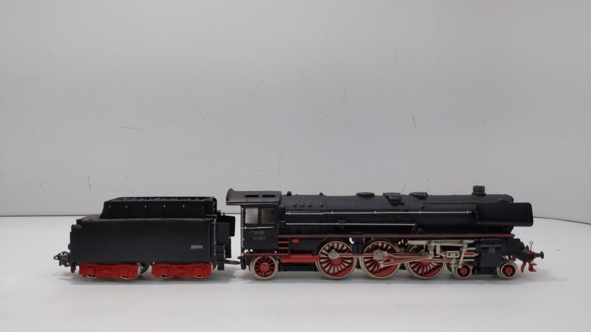 Marklin 3048 HO Scale DB 4-6-2 Steam Locomotive & Tender #01097 LN/Box