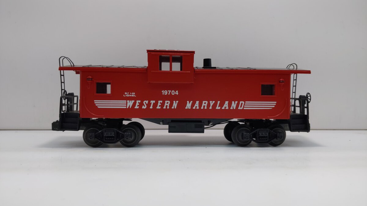 Lionel 6-19704 O Gauge Western Maryland Extended Vision Caboose w/Smoke NIB