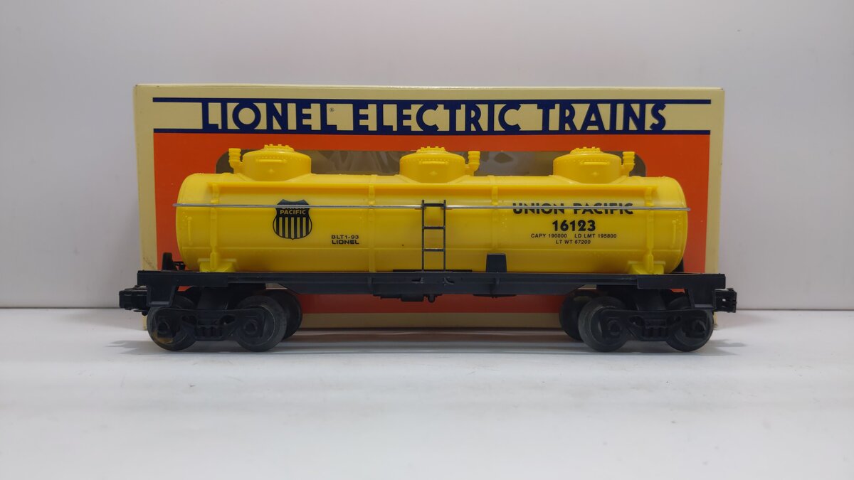 Lionel 6-16123 O Gauge Union Pacific Triple Dome Tank Car