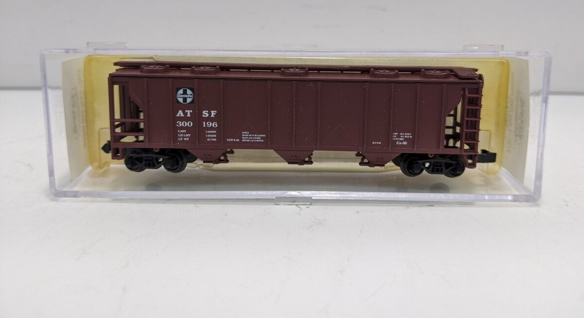 Atlas 3732 N Scale Santa Fe 3 Bay Covered Hopper #300196 LN/Box