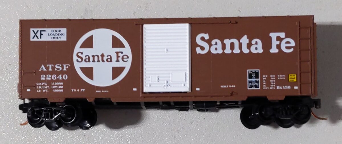 Micro-Trains 07300010 N ATSF 40' Standard Single Door Boxcar w/Ladders #22640 LN/Box