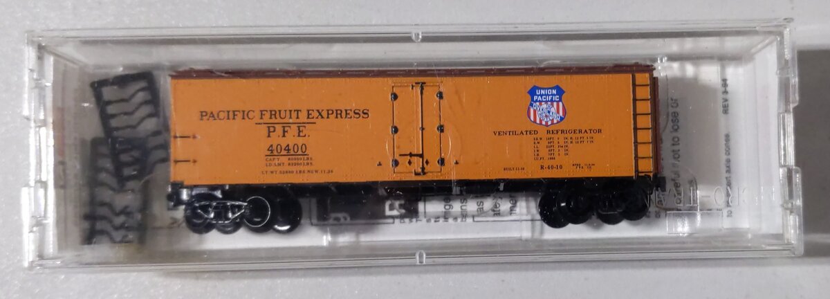 Micro-Trains 05900010 N Pacific Fruit Express 40' Steel Side Ice Reefer #40400