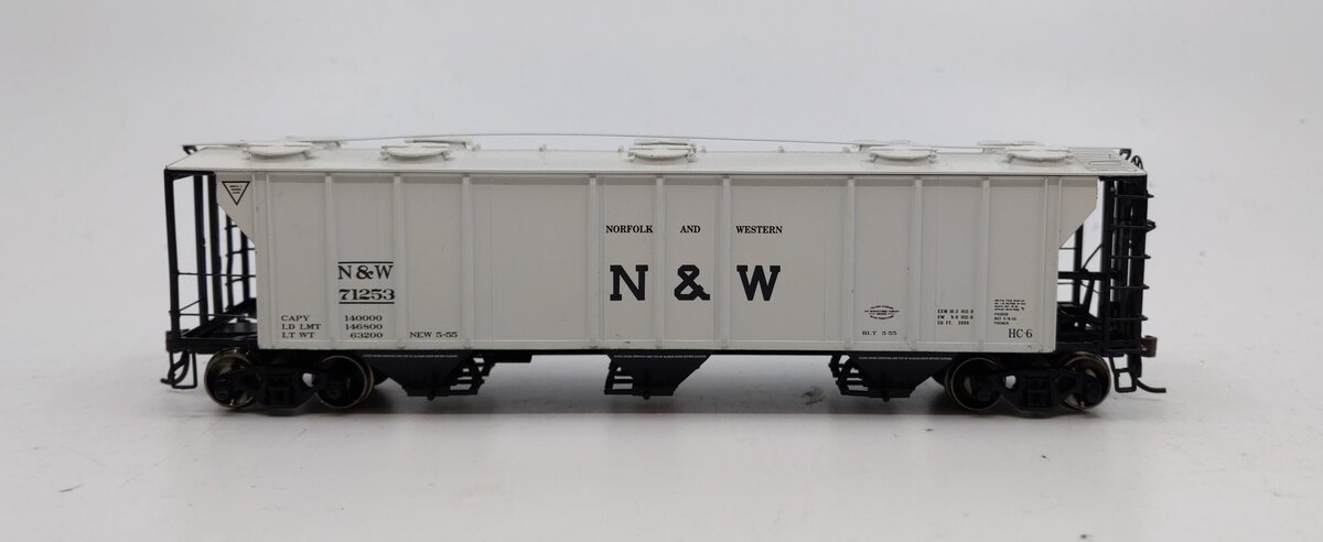 Athearn 93718 HO Scale Norfolk & Western Covered Hopper Car #71253 LN/Box