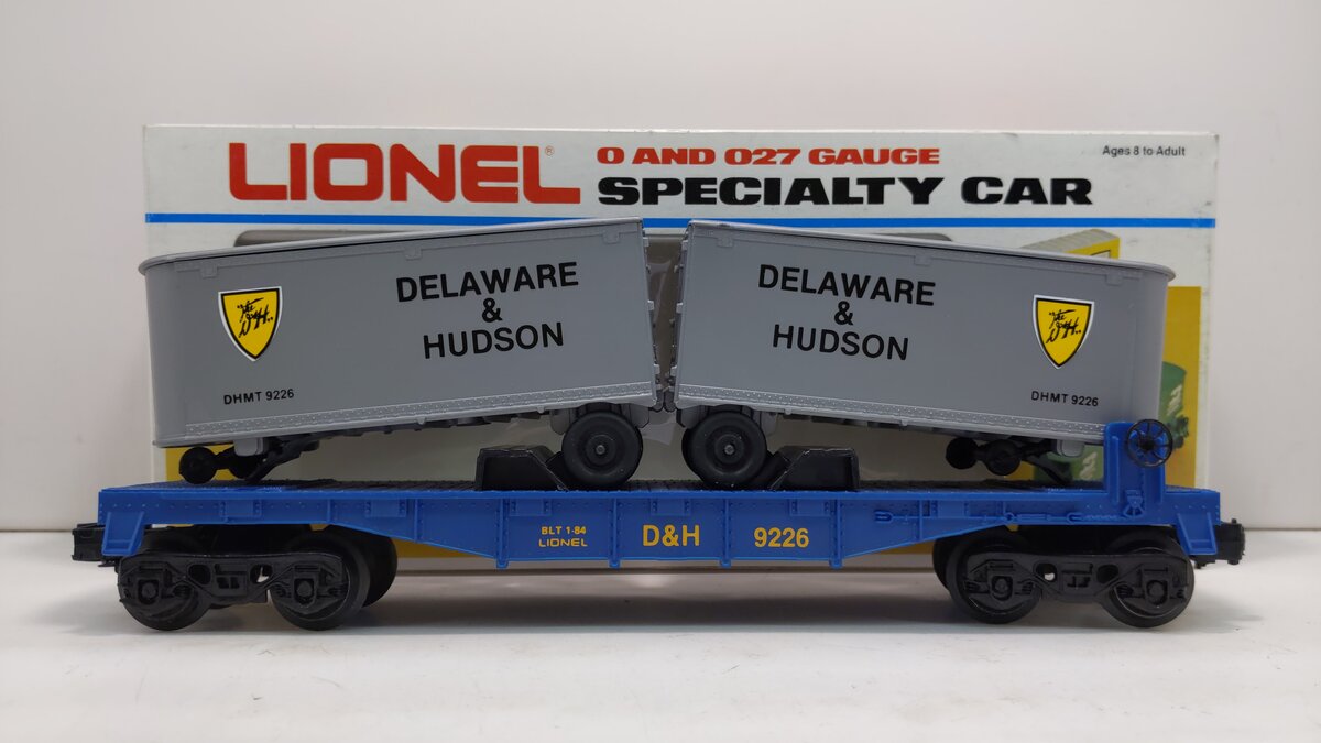 Lionel 6-9226 O Gauge Delaware and Hudson Flatcar with 2 Trailers LN/Box