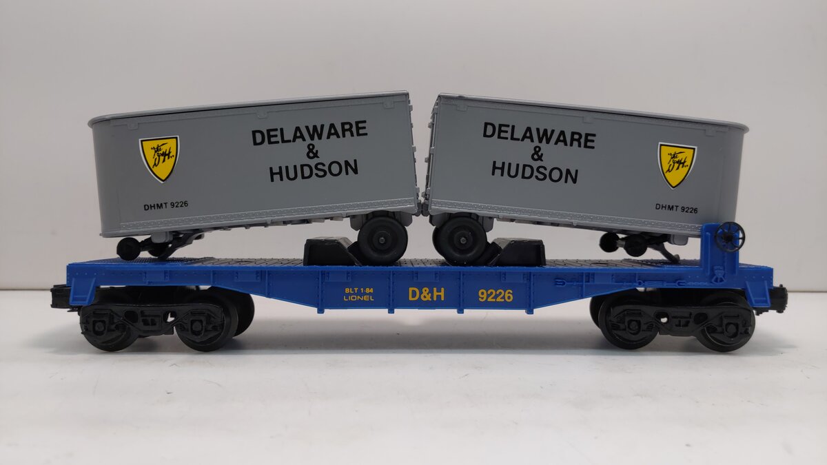 Lionel 6-9226 O Gauge Delaware and Hudson Flatcar with 2 Trailers LN/Box