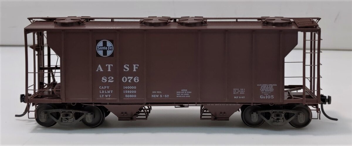 Kadee 8210 HO Scale ATSF 2003 Cubic Feet 2 Bay PS-2 Covered Hopper #82076 LN/Box
