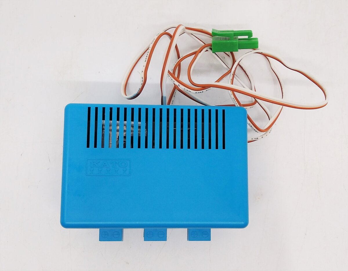 Kato 24-844 N Gauge Automatic Three-Color Signal Power Supply LN