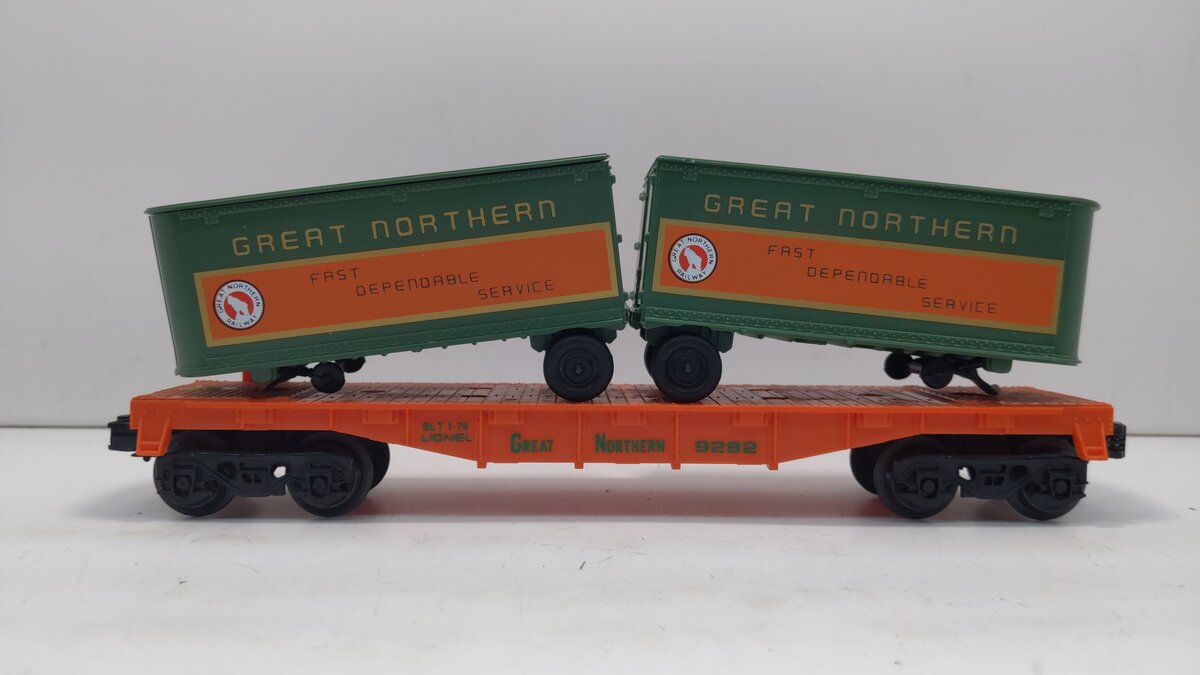 Lionel 6-9282 O Gauge Great Northern Flatcar w/ Trailers NIB