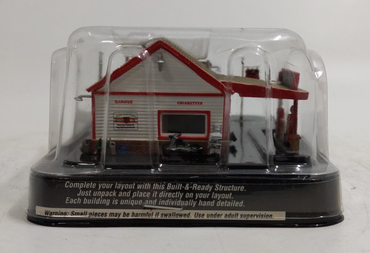 Woodland Scenics BR4922 N Built-&-Ready Fill'er Up & Fix'er Building