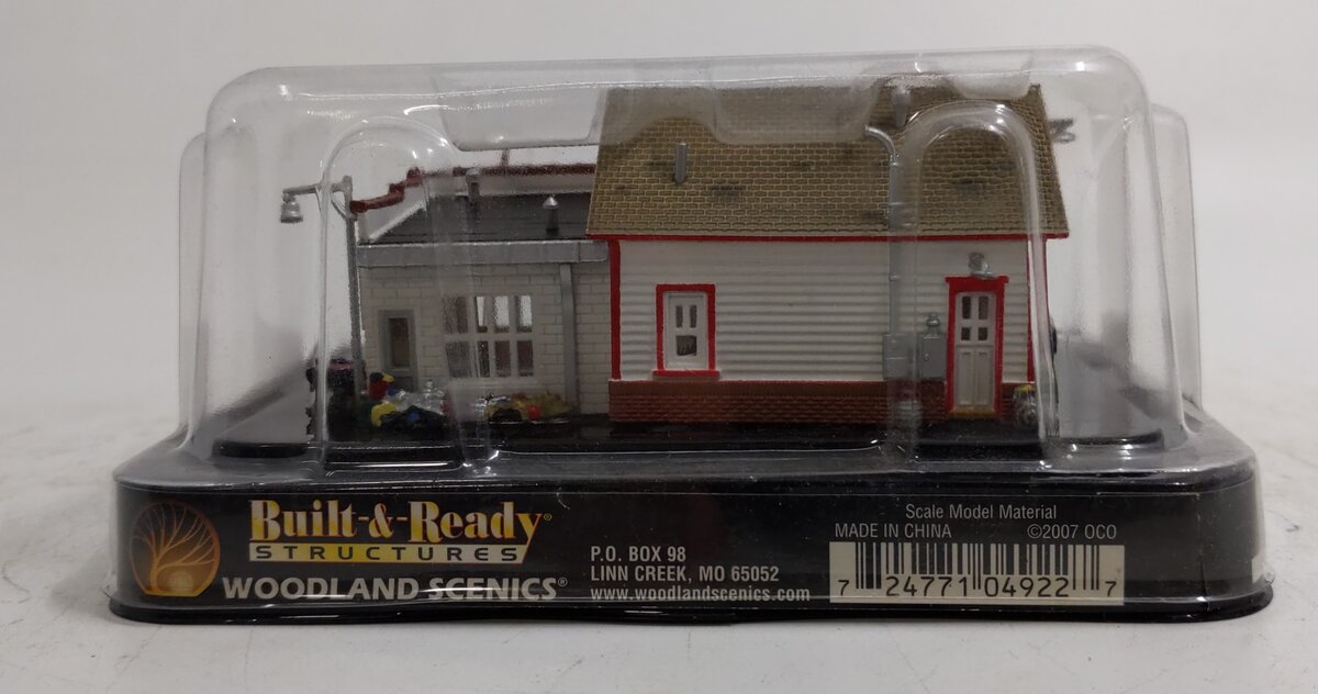 Woodland Scenics BR4922 N Built-&-Ready Fill'er Up & Fix'er Building