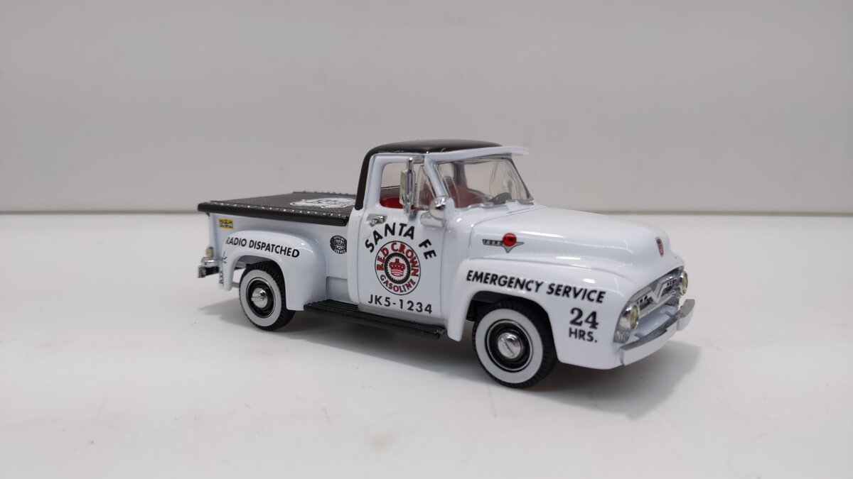Matchbox YRS06/B-M 1:43 1955 Ford F100 Red Crown Emergency Pickup Truck