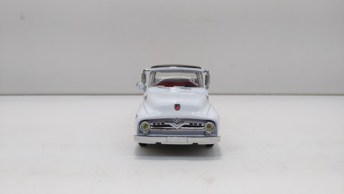 Matchbox YRS06/B-M 1:43 1955 Ford F100 Red Crown Emergency Pickup Truck