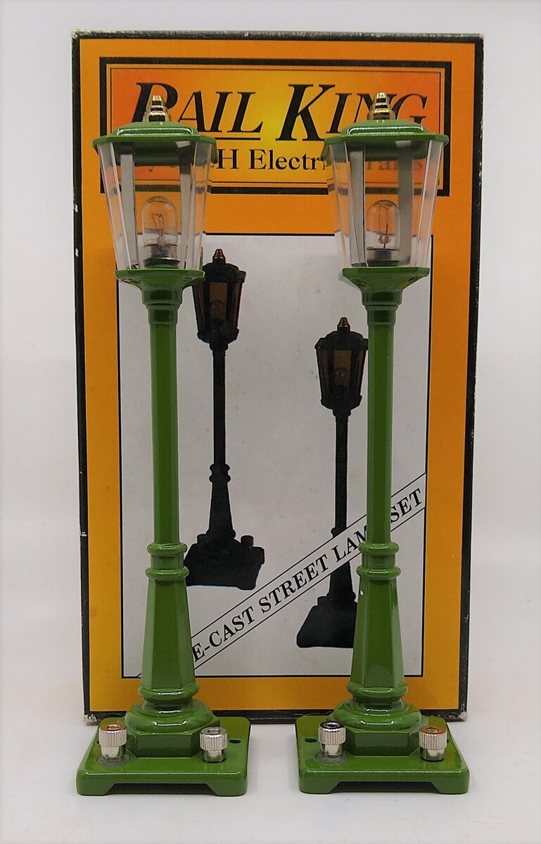 MTH 20-1026 #56 O Scale Green Street Lamp Set (Set of 2) NIB