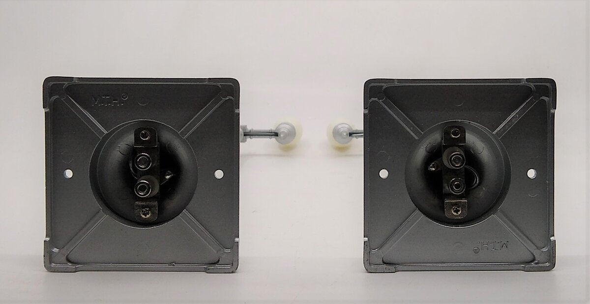 MTH 10-1108 Standard Gauge Aluminum #63 Lamp Post Set (Pack of 2) NIB
