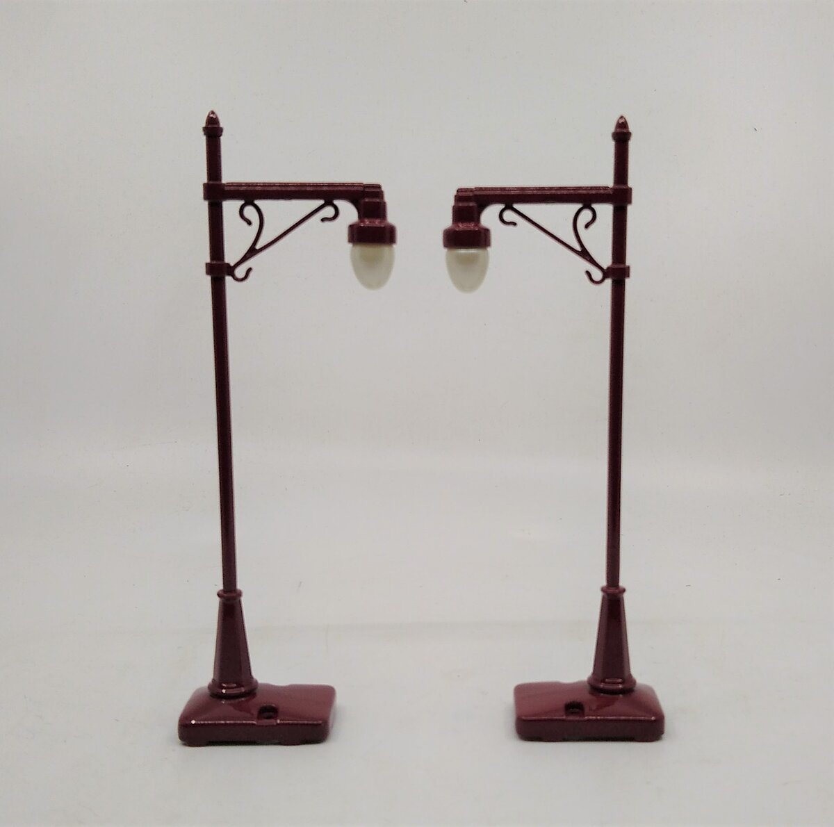 MTH 30-1033 #64 Maroon Street Lamps (Set of 2) NIB