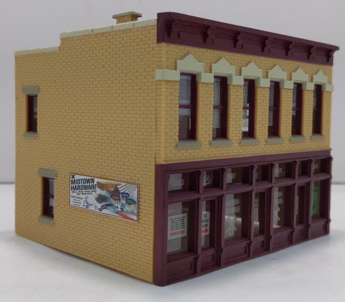 Walthers 931-812 HO Trainline Midtown Hardware Building Assembled