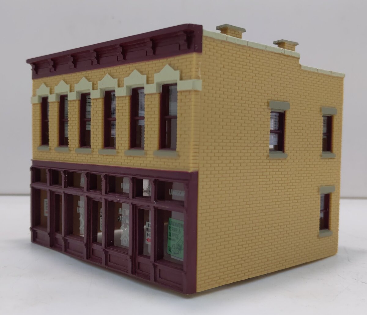 Walthers 931-812 HO Trainline Midtown Hardware Building Assembled