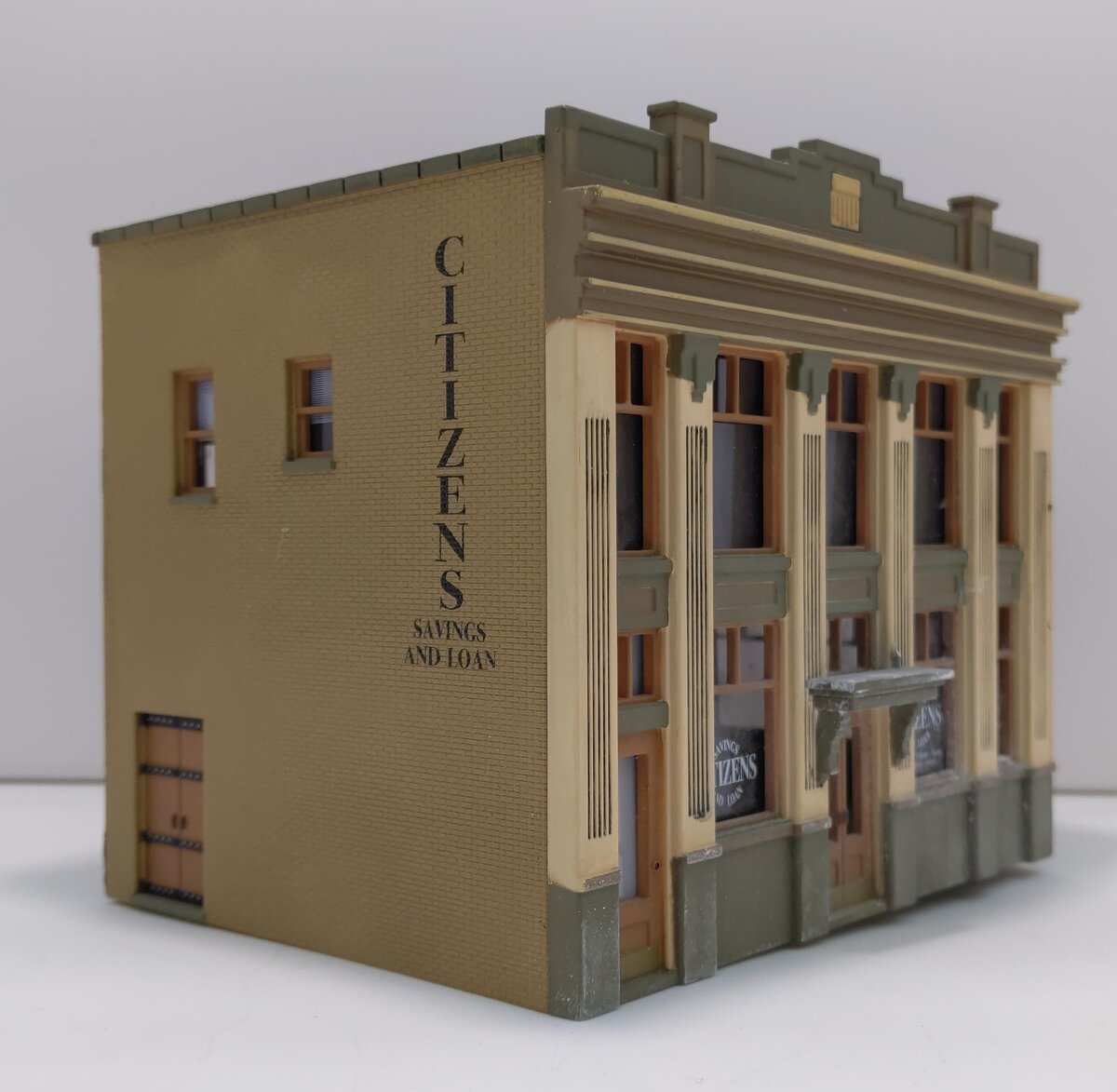 Woodland Scenics BR5033 HO Built-&-Ready Citizens Savings and Loan Building