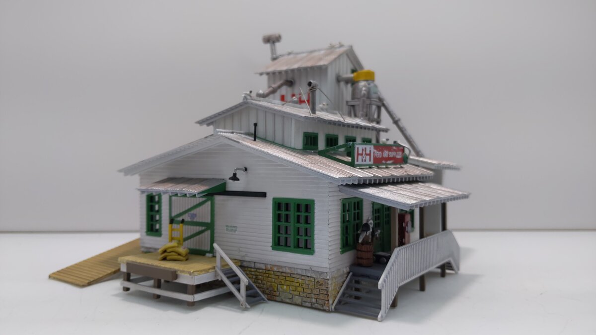 Woodland Scenics BR5059 HO Built-&-Ready H&H Feed Mill Building