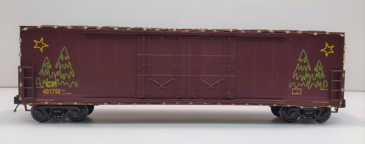 MTH 20-93751 O Canadian Pacific 50' Boxcar w/Opening Stage Door & LED Lights