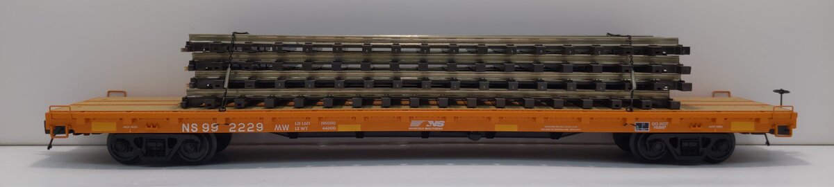 MTH 20-95147 O Gauge Norfolk Southern 60' Flatcar #992229 with 4 Track Loads LN/Box