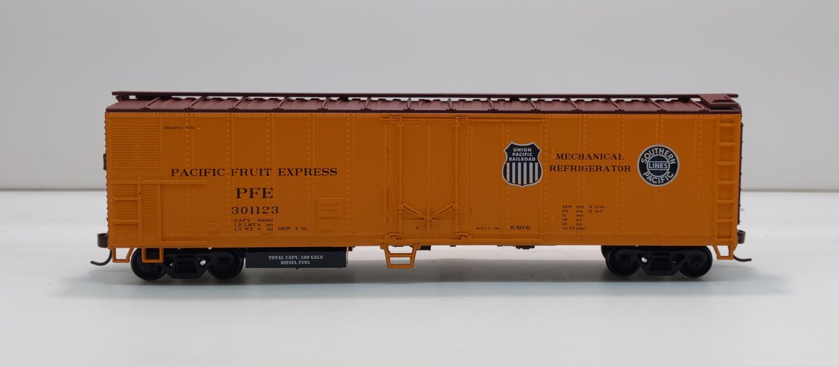 Athearn 7553 HO Union Pacific Railroad 50' Smooth Side Reefer #301123 LN/Box