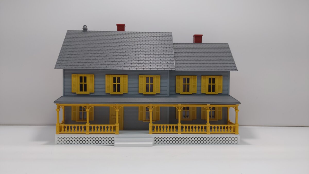 MTH 30-9001 O Scale Country House Building Gray w/ Yellow Shutters LN/Box