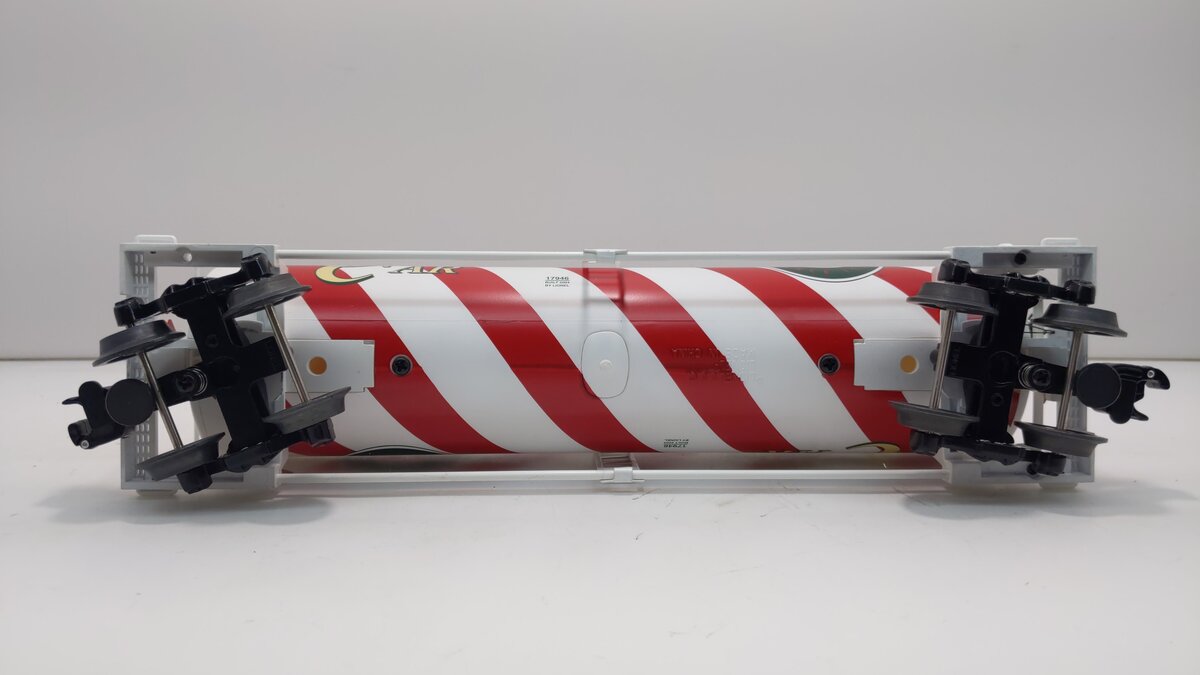 Lionel 6-17946 O Gauge Candy Cane Single Dome Tank Car LN/Box