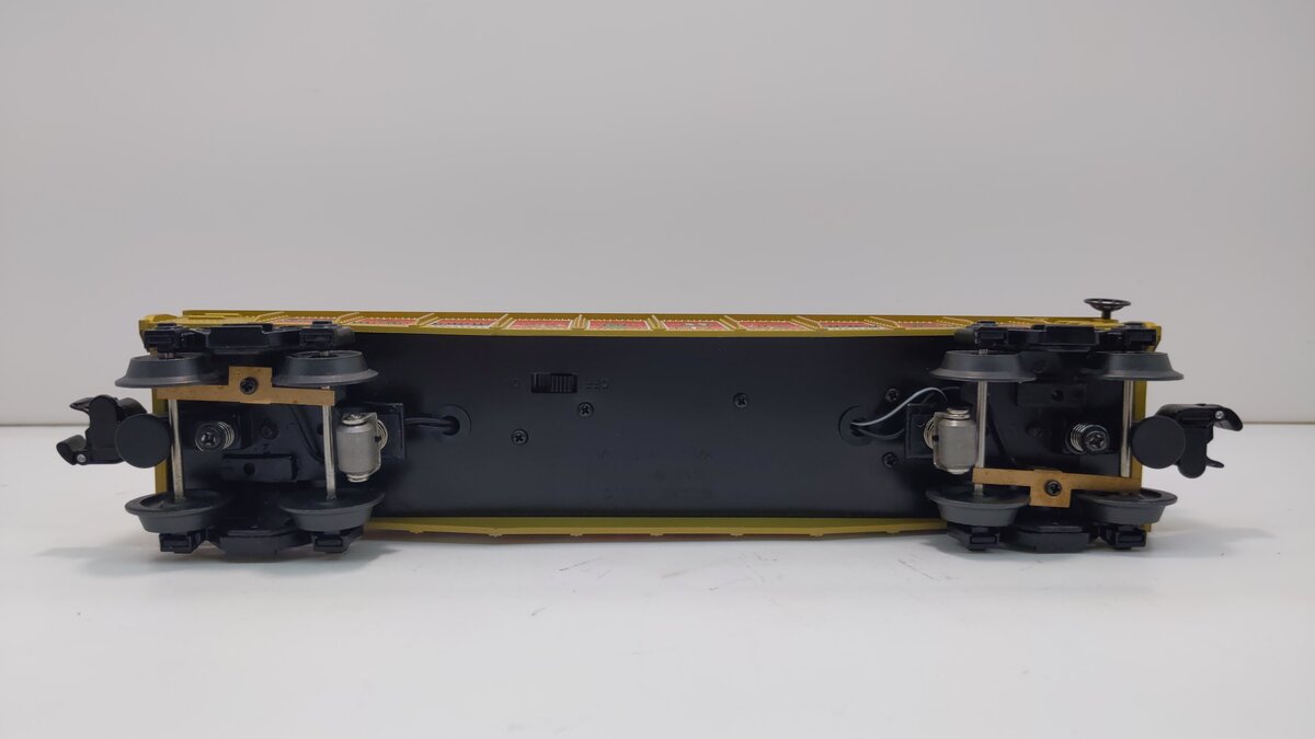 Lionel 6-26856 O Gauge Operating Christmas Chase Gondola LN/Box