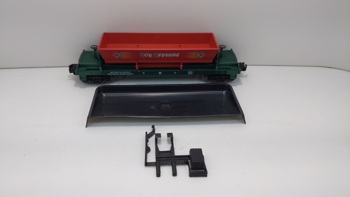 Lionel 6-26753 Operating Christmas Dump Car with Presents LN/Box