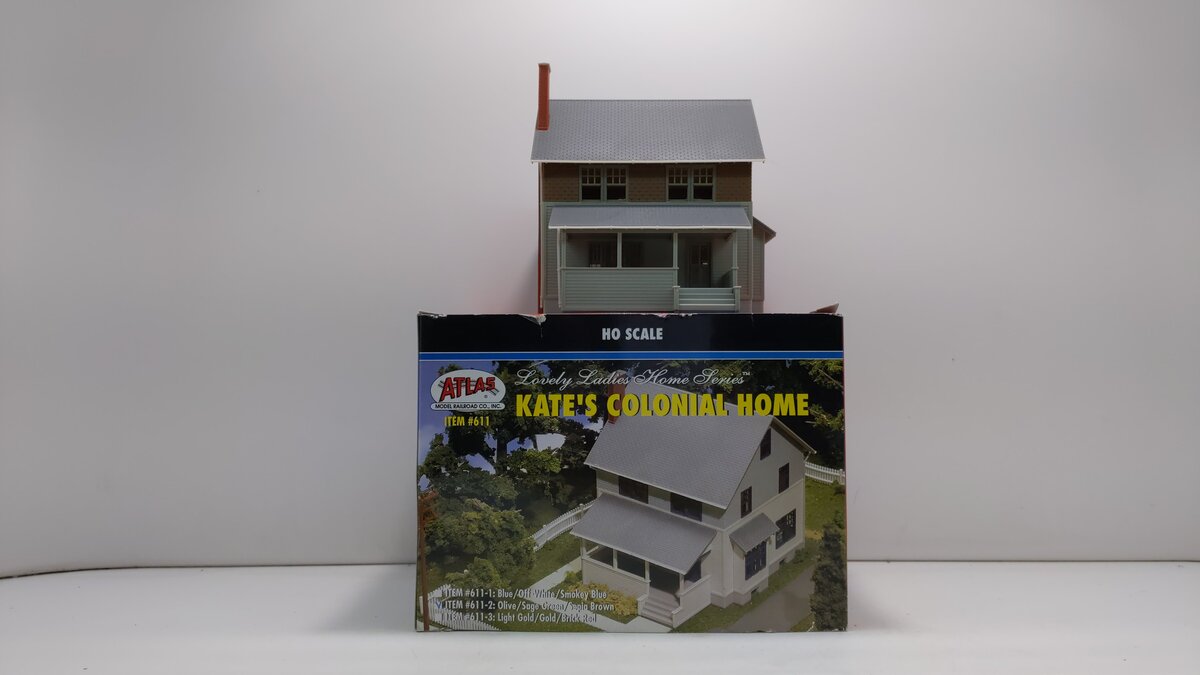 Atlas 611 HO Lovely Ladies Home Series Kate's Colonial Home Assembled