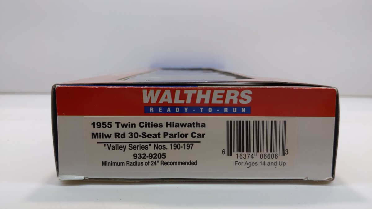 Walthers 932-9205 HO Milwaukee Road 1955 Twin Cities Hiawatha 30-Seat Parlor Car LN/Box