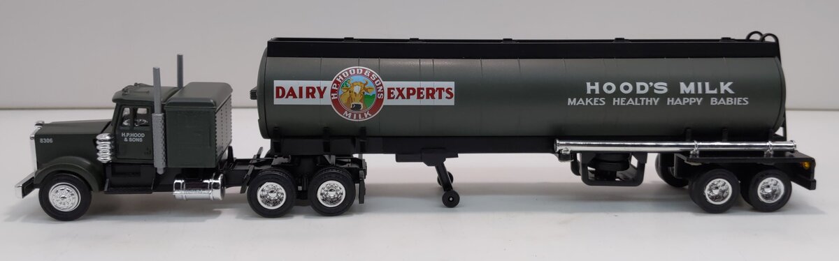 Lionel 6-52392 O Gauge PRR Flatcar w/Hood's Milk Tanker Truck NIB