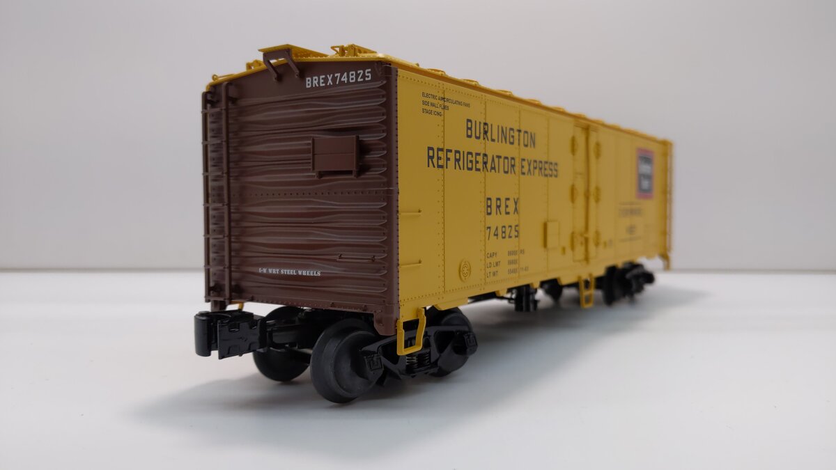 Lionel 6-17339 O Gauge Burlington Steel Sided Refrigerator Car #74825 LN/Box