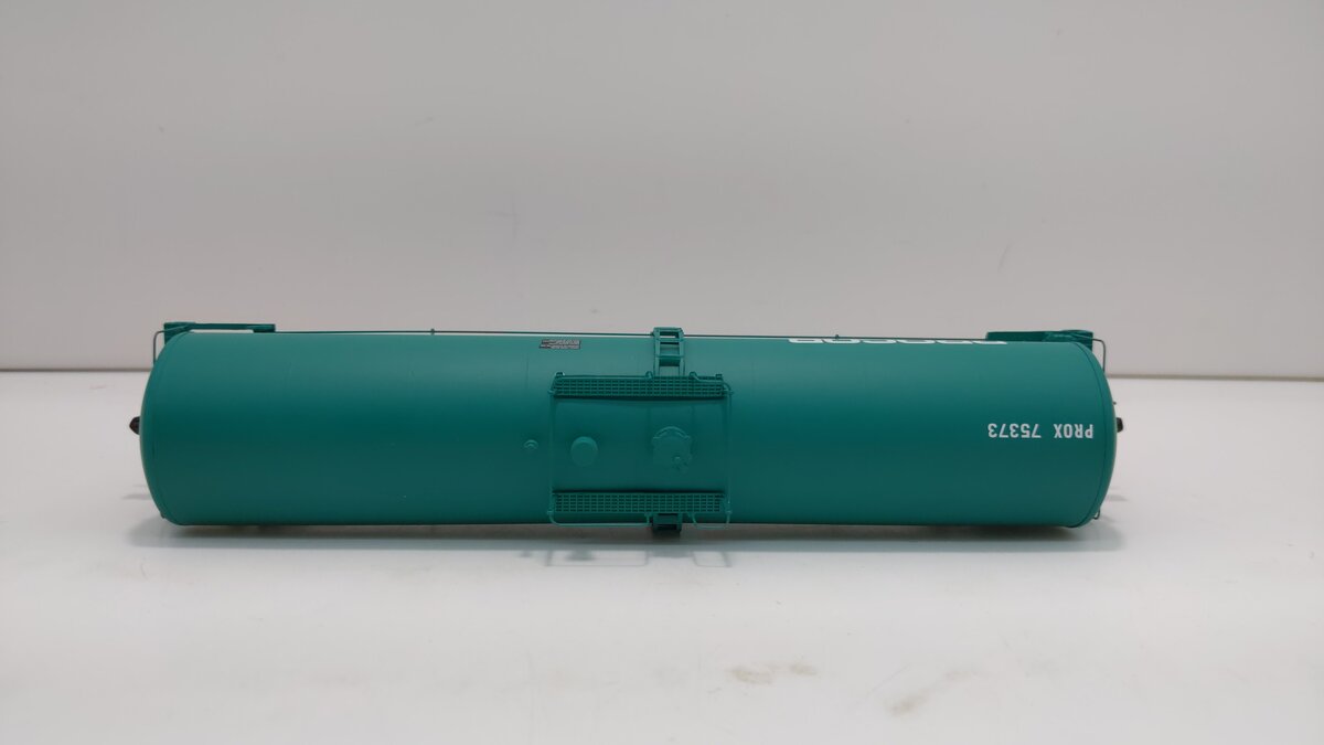 Walthers 932-7269 HO Scale UTLX 23,000 Gallon Funnel Flow Tank Car #75373