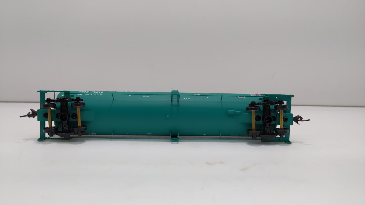 Walthers 932-7269 HO Scale UTLX 23,000 Gallon Funnel Flow Tank Car #75373