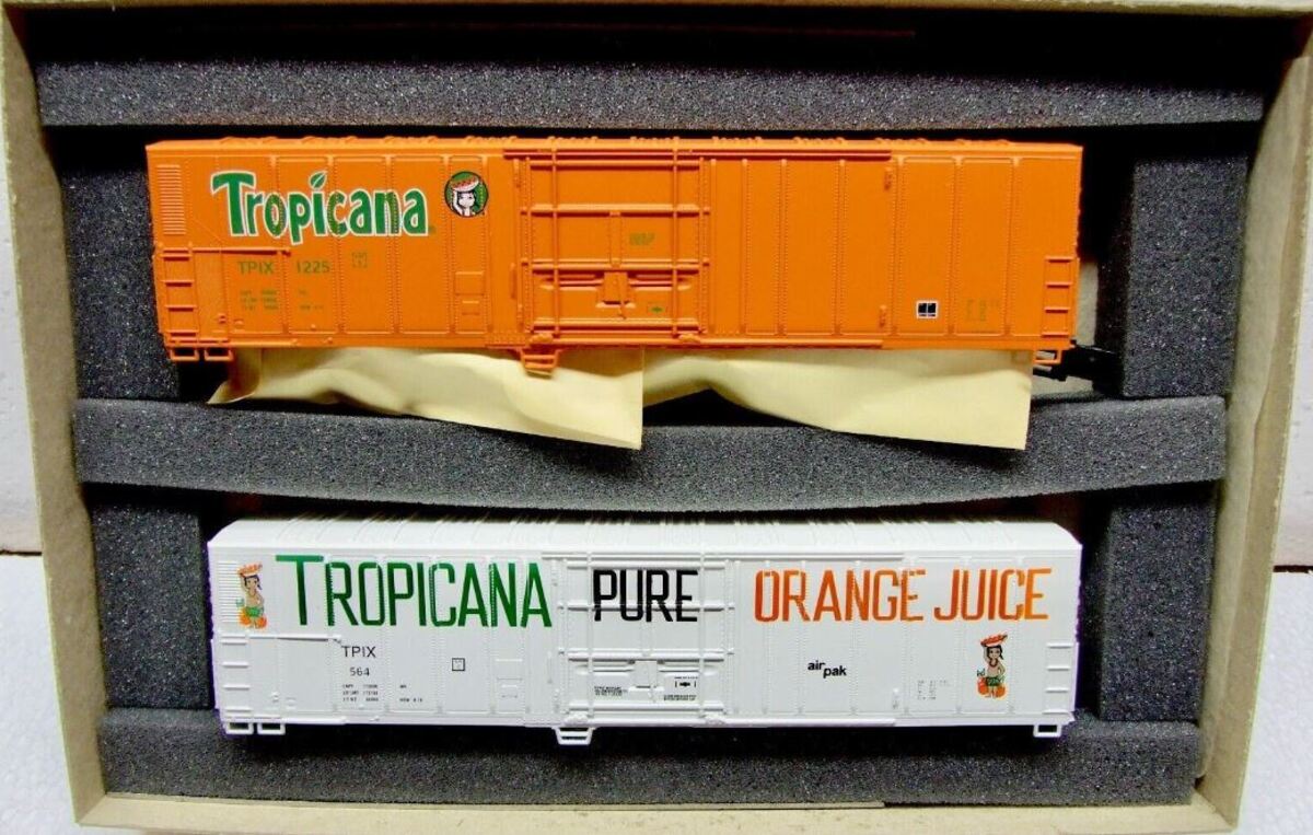 Athearn 2302 HO Tropicana 57' Reefer Car Kit (Set of 2)